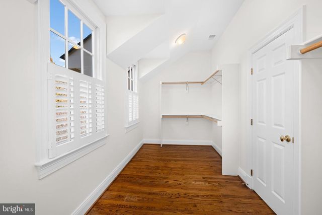 1205 TOWLSTON RD, Great Falls, VA 22066