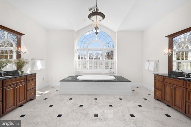 1205 TOWLSTON RD, Great Falls, VA 22066