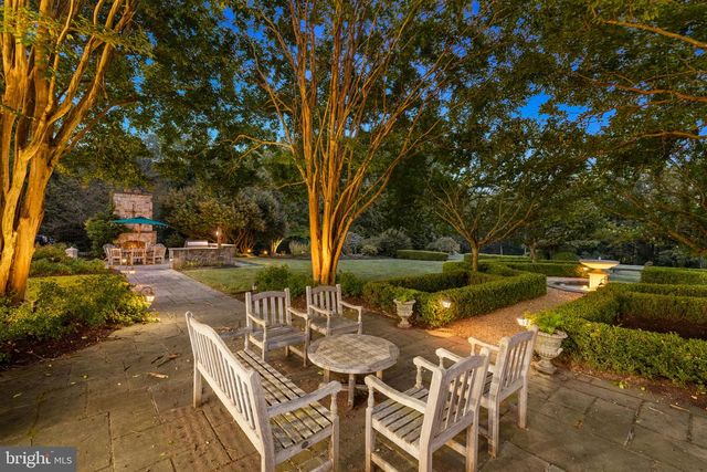 1205 TOWLSTON RD, Great Falls, VA 22066