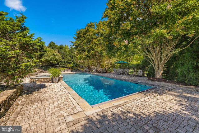 1205 TOWLSTON RD, Great Falls, VA 22066