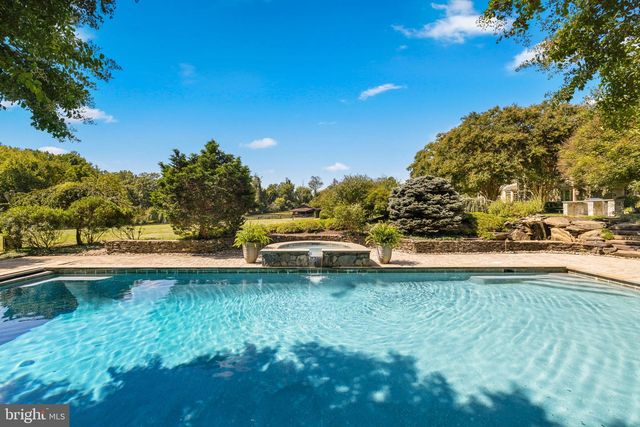 1205 TOWLSTON RD, Great Falls, VA 22066