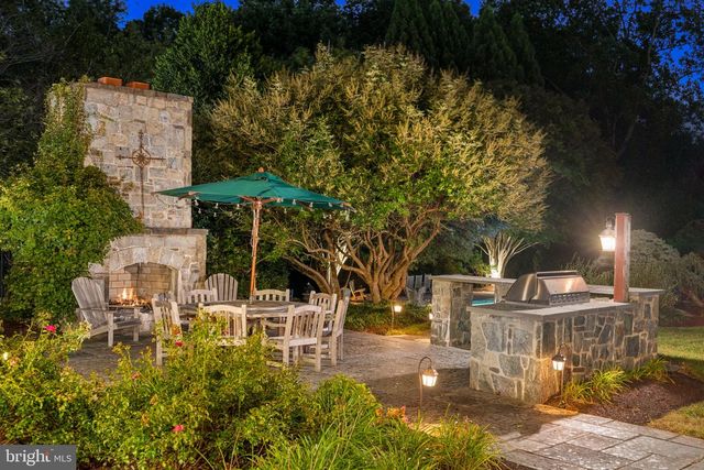 1205 TOWLSTON RD, Great Falls, VA 22066