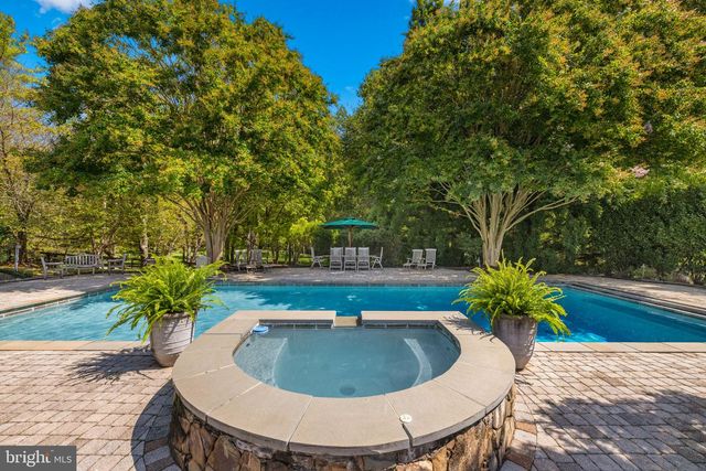 1205 TOWLSTON RD, Great Falls, VA 22066