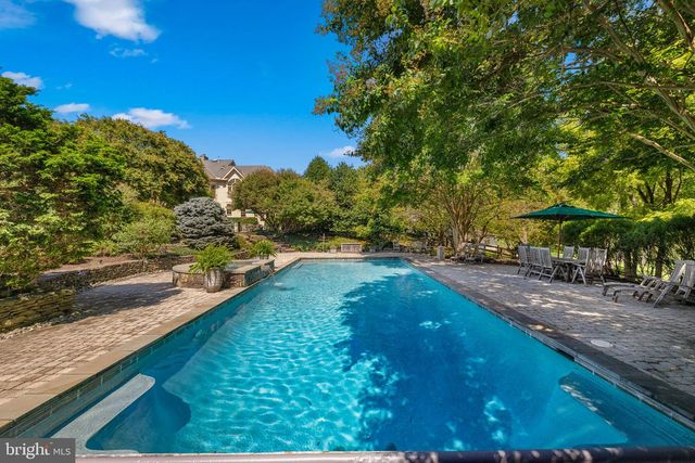 1205 TOWLSTON RD, Great Falls, VA 22066