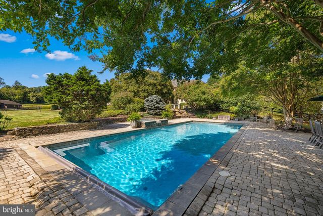 1205 TOWLSTON RD, Great Falls, VA 22066