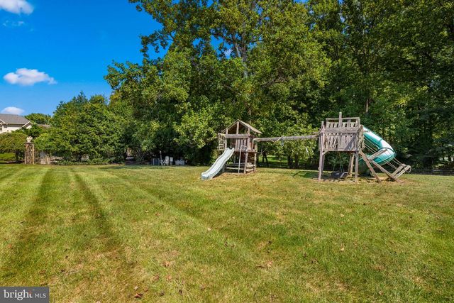 1205 TOWLSTON RD, Great Falls, VA 22066
