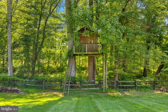 1205 TOWLSTON RD, Great Falls, VA 22066