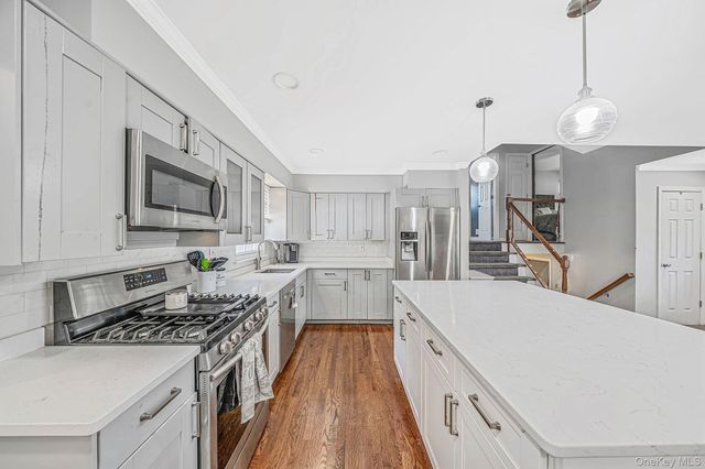6 Otsego Place, Commack, NY 11725