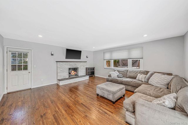 6 Otsego Place, Commack, NY 11725