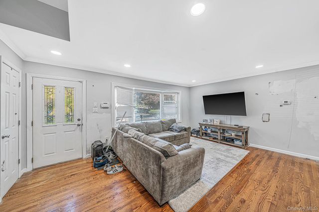6 Otsego Place, Commack, NY 11725