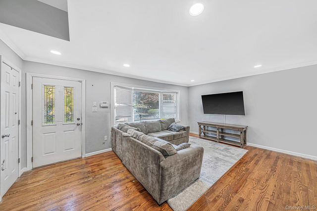 6 Otsego Place, Commack, NY 11725
