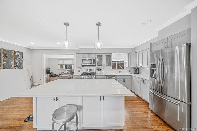 6 Otsego Place, Commack, NY 11725