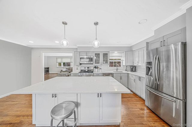 6 Otsego Place, Commack, NY 11725
