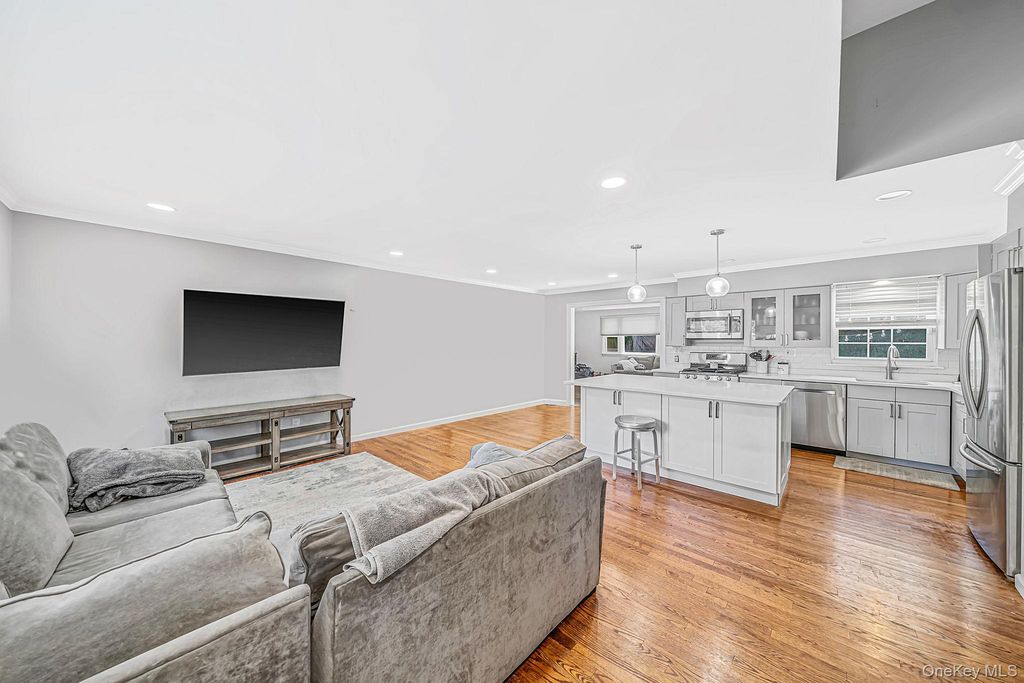 6 Otsego Place, Commack, NY 11725 — photo 4