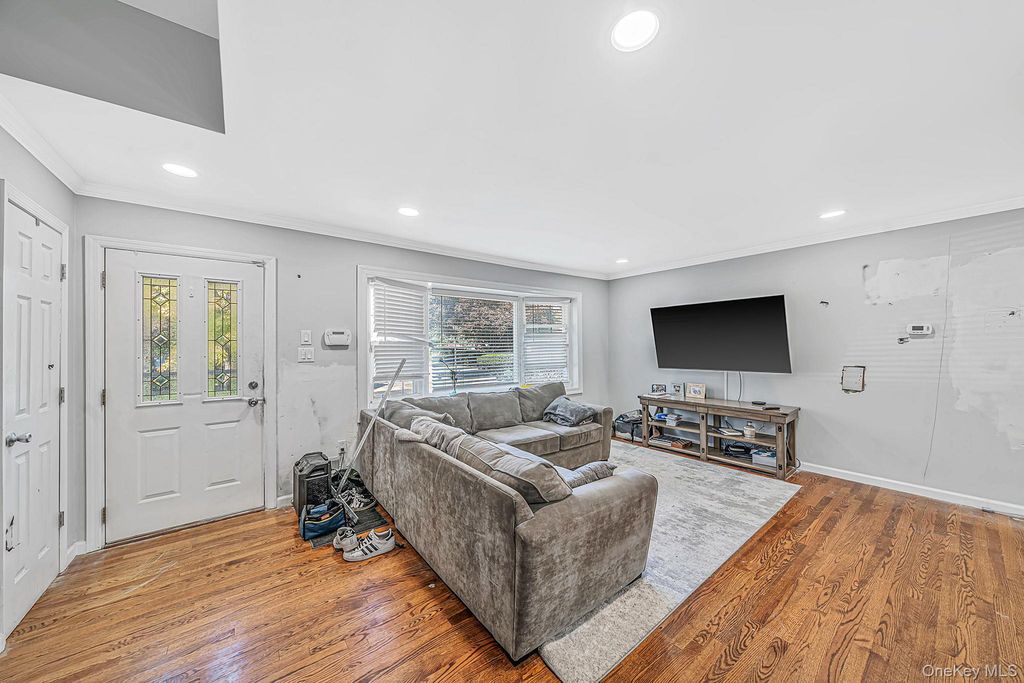 6 Otsego Place, Commack, NY 11725 — photo 5