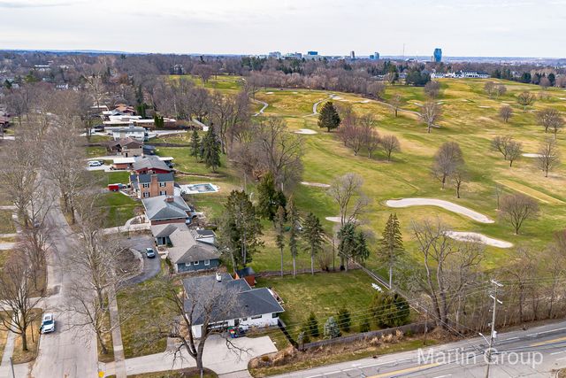 1959 Meadowfield Drive NE, Grand Rapids, MI 49505