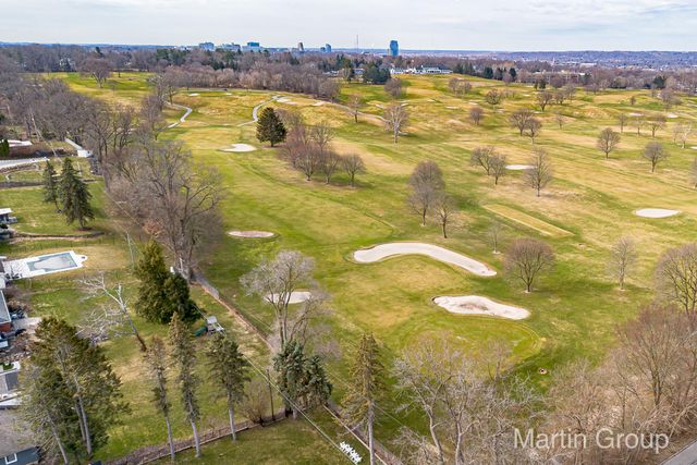 1959 Meadowfield Drive NE, Grand Rapids, MI 49505