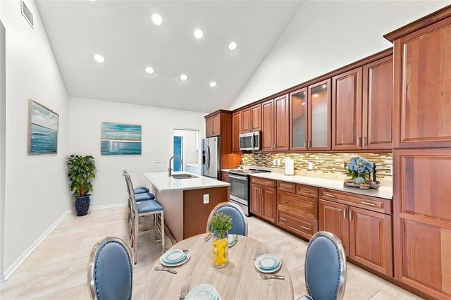 1124 GOLFVIEW WOODS DRIVE na, Sun City Center, FL 33573