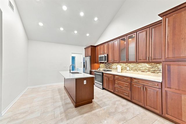 1124 GOLFVIEW WOODS DRIVE na, Sun City Center, FL 33573