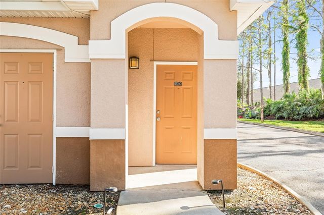 18006 VILLA CREEK DRIVE, Tampa, FL 33647