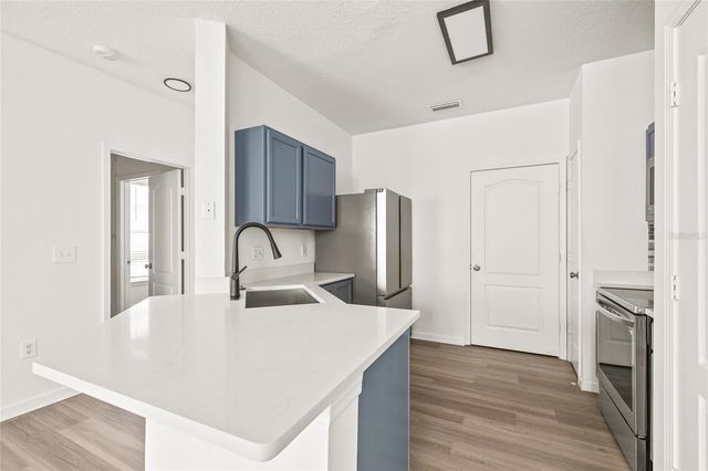 18006 VILLA CREEK DRIVE, Tampa, FL 33647