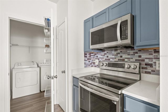 18006 VILLA CREEK DRIVE, Tampa, FL 33647