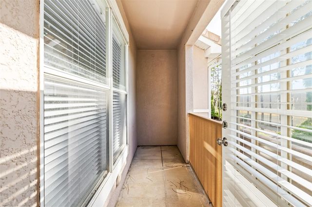 18006 VILLA CREEK DRIVE, Tampa, FL 33647