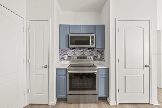 18006 VILLA CREEK DRIVE, Tampa, FL 33647