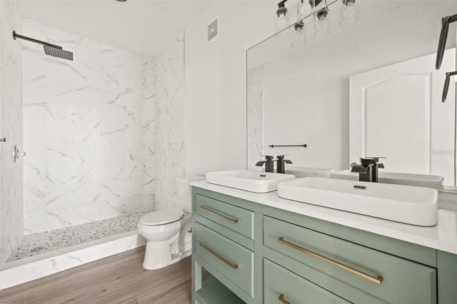 18006 VILLA CREEK DRIVE, Tampa, FL 33647