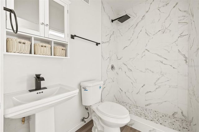 18006 VILLA CREEK DRIVE, Tampa, FL 33647