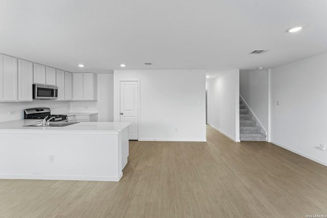 12727 Kathleen St, St Hedwig, TX 78152