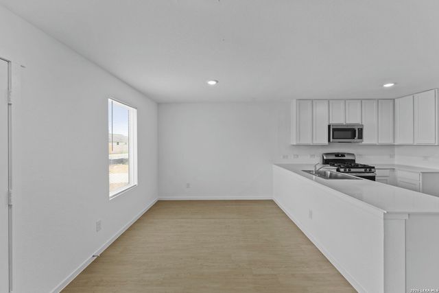 12727 Kathleen St, St Hedwig, TX 78152