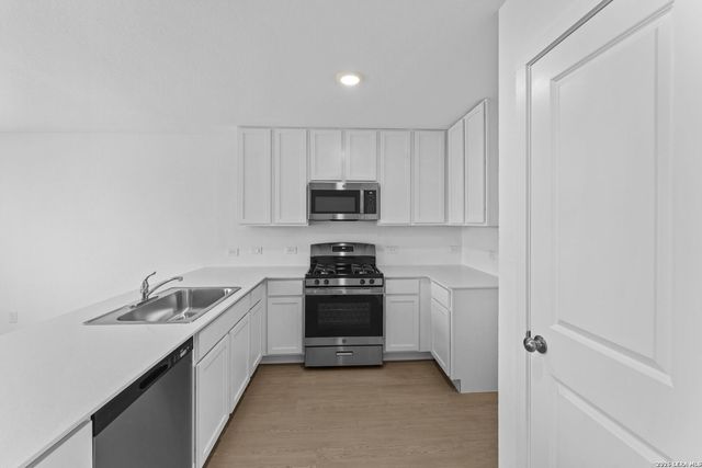 12727 Kathleen St, St Hedwig, TX 78152