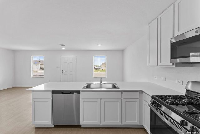 12727 Kathleen St, St Hedwig, TX 78152