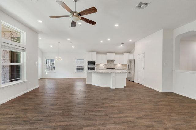 424 Freeman Park PL, Round Rock, TX 78665