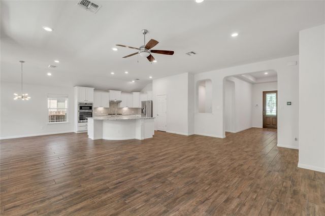 424 Freeman Park PL, Round Rock, TX 78665