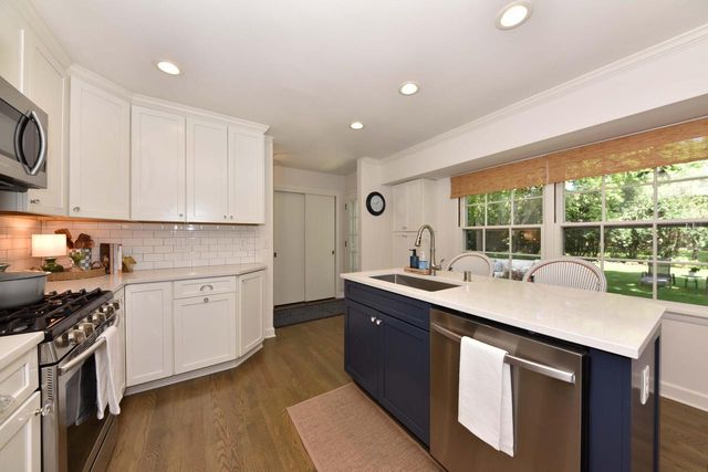 7530 N Fairchild ROAD, Fox Point, WI 53217