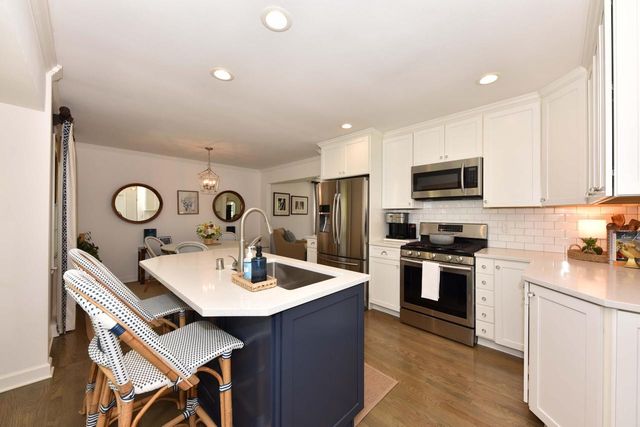 7530 N Fairchild ROAD, Fox Point, WI 53217