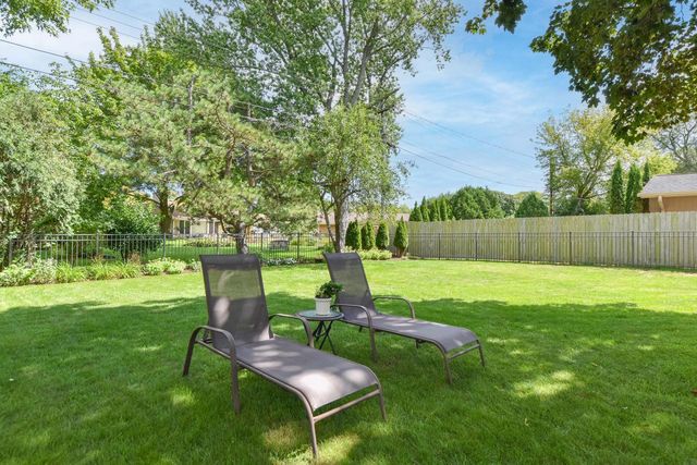 7530 N Fairchild ROAD, Fox Point, WI 53217