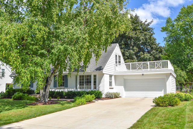 7530 N Fairchild ROAD, Fox Point, WI 53217