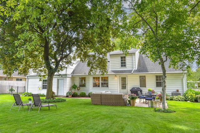 7530 N Fairchild ROAD, Fox Point, WI 53217