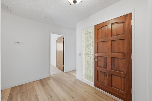 1515 Crestmont Ave, Roseville, CA 95661