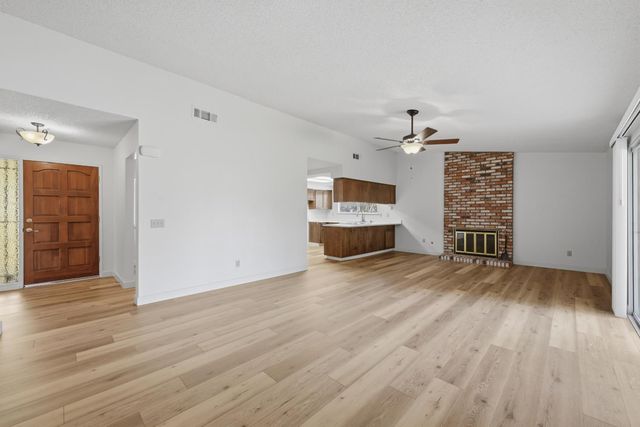 1515 Crestmont Ave, Roseville, CA 95661