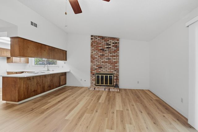 1515 Crestmont Ave, Roseville, CA 95661