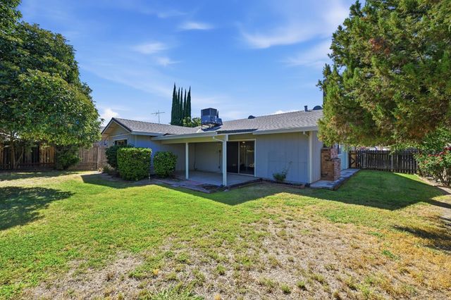 1515 Crestmont Ave, Roseville, CA 95661