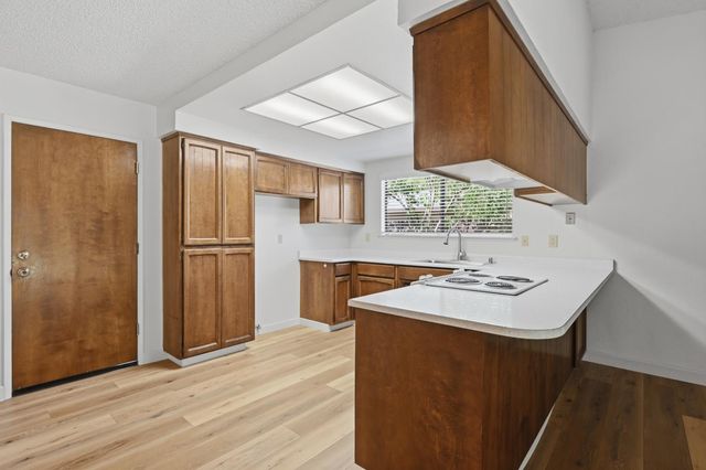 1515 Crestmont Ave, Roseville, CA 95661