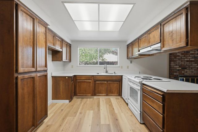 1515 Crestmont Ave, Roseville, CA 95661