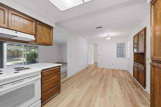 1515 Crestmont Ave, Roseville, CA 95661