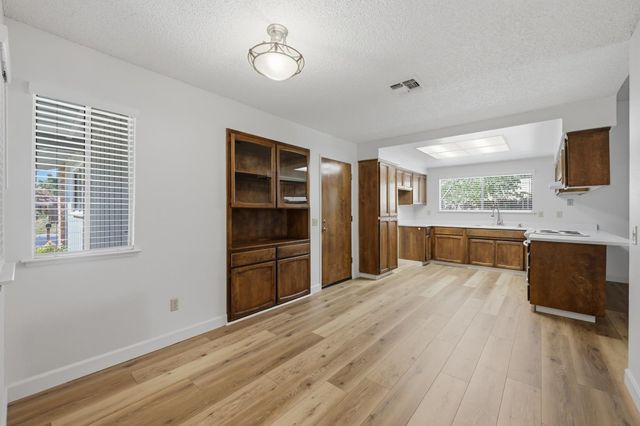1515 Crestmont Ave, Roseville, CA 95661