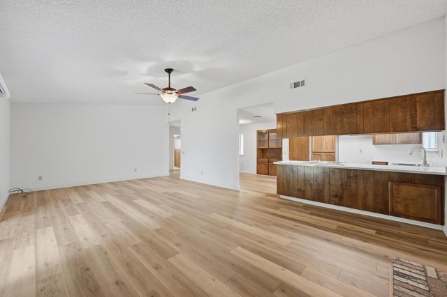 1515 Crestmont Ave, Roseville, CA 95661